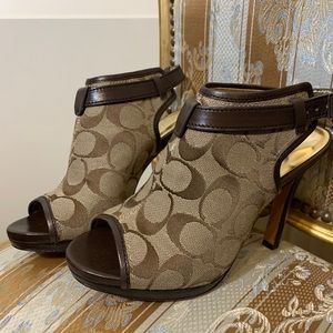 Coach Jacquard Strap High heels, size 6